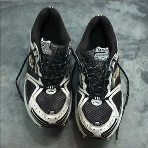 Men’s sneakers 10.5